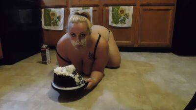 BBW messy cake stuffing - upornia