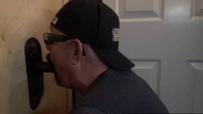 Mature DILF giving gloryhole blowjobs - nvdvid.com