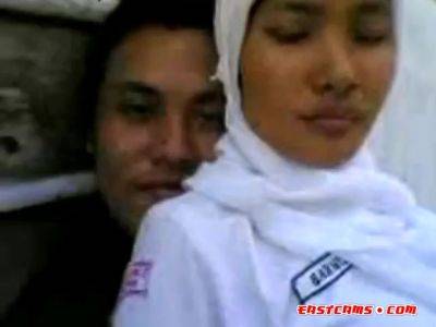 Indonesia - Jilbab Hijab Ngentot Belakang Bangunan - hclips.com - Indonesia