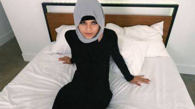 Stepuncle shows freya Kennedy how to please him in hijab hookup - sexu.com