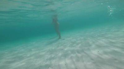 Voyeur At The Beach Watches Girls Underwater And Wants To Stroke Me - hotmovs.com - Italy