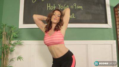 Yoga Jerking & Sucking - hotmovs.com