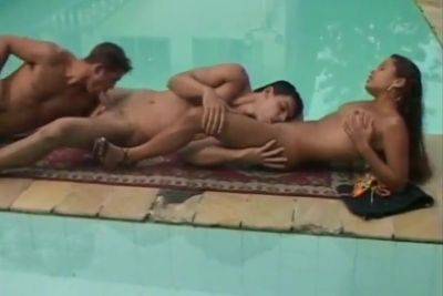 Bisexual Threesome In Swimming Pool - upornia