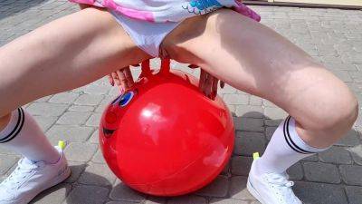 Fortunately there are two horns on the gym ball that I can ride in my outdoor solo session - anysex.com